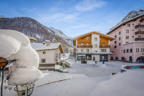 Property building, Neighbourhood, Winter
