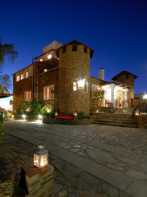 Property building, Facade/entrance, Night
