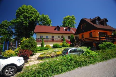 Property building, Facade/entrance, Facade/entrance, Garden
