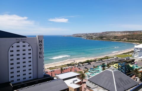 Nearby landmark, Day, Natural landscape, Beach, City view, Mountain view, Pool view, Sea view, Swimming pool