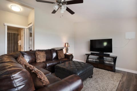 Harwood Home House in Garden City