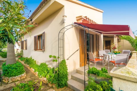 Property building, Facade/entrance, Garden