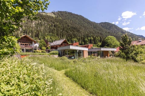 Property building, Natural landscape, Garden, Balcony/Terrace, Garden view, Mountain view