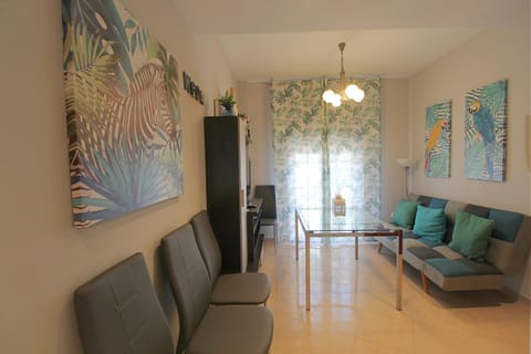 Communal lounge/ TV room, Living room, Lounge or bar