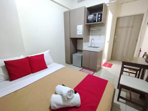Bed, TV and multimedia, Kitchen or kitchenette, Photo of the whole room, Seating area, Dining area, minibar, oven, towels, wardrobe