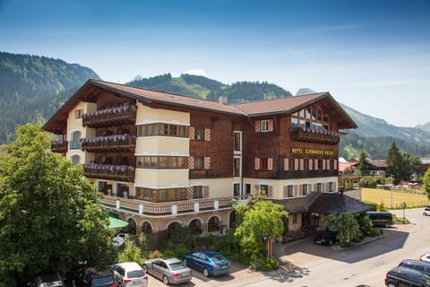 Property building, Facade/entrance, Spring, Summer