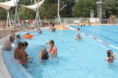 Property building, On site, Swimming pool, group of guests