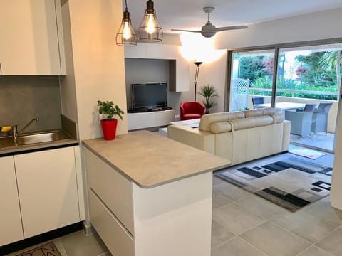 Patio, Bed, TV and multimedia, Coffee/tea facilities, Balcony/Terrace, Kitchen or kitchenette, Seating area, Dining area