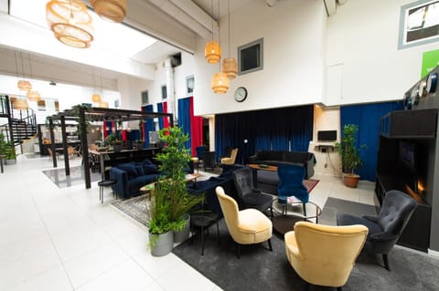 Property building, Living room, Lobby or reception, Lounge or bar, Seating area