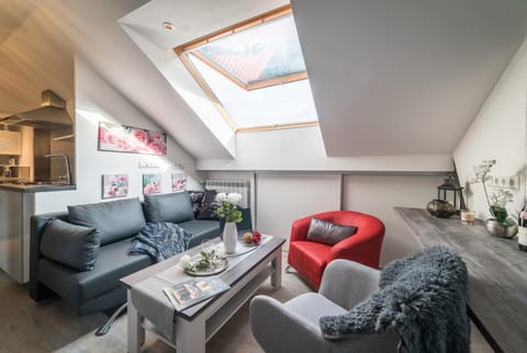 Living room, Seating area