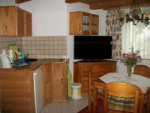 TV and multimedia, Kitchen or kitchenette, Dining area