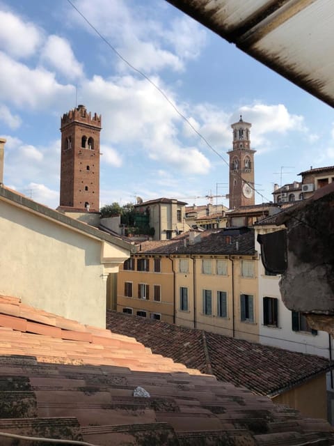 Nearby landmark, Neighbourhood, Balcony/Terrace, City view, Street view