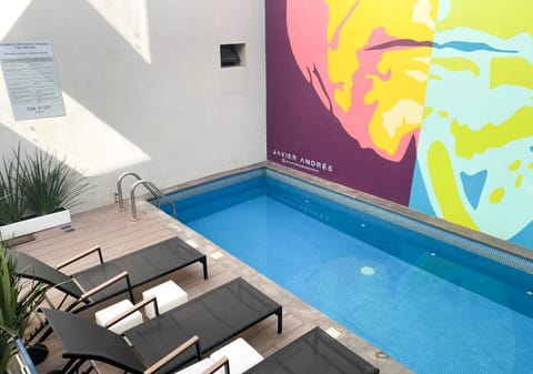 Day, Decorative detail, Pool view, Swimming pool, sunbed