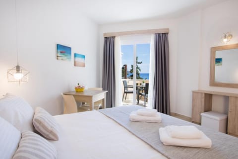 Bed, Photo of the whole room, Bedroom, Sea view