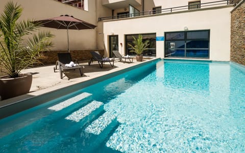 Swimming pool, Swimming pool