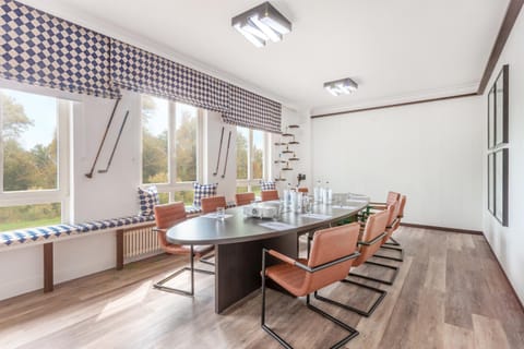 Meeting/conference room