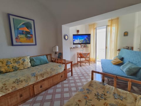 Bed, Living room, Photo of the whole room