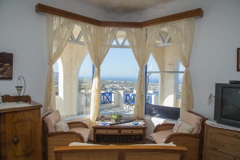Living room, City view, Sea view