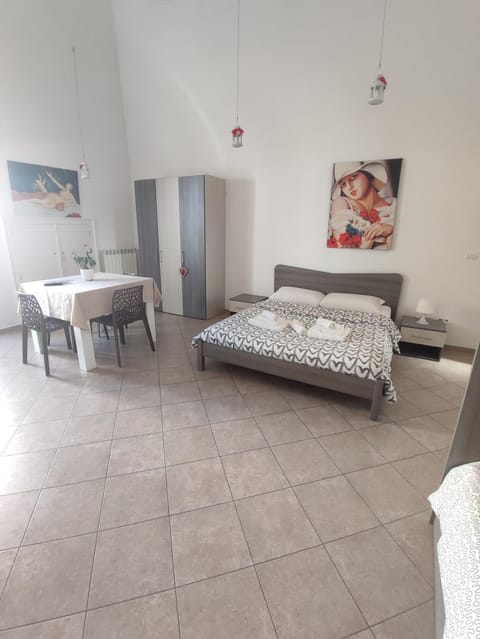 Photo of the whole room, Dining area, Bedroom