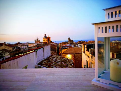 Balcony/Terrace, City view