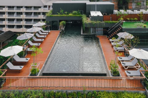 Swimming pool, Swimming pool