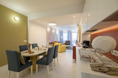 Living room, Banquet/Function facilities, Seating area, Dining area
