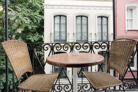 Neighbourhood, Balcony/Terrace, Balcony/Terrace, Decorative detail, On site