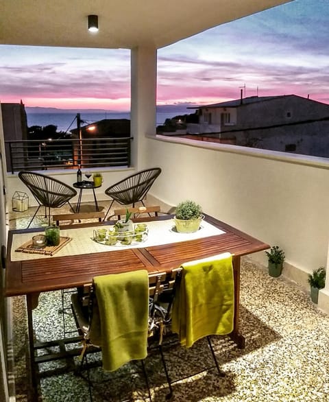 Patio, BBQ facilities, Balcony/Terrace, Seating area, Sea view, Sunset