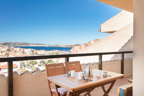 Property building, Balcony/Terrace, Living room