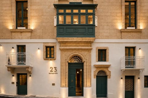 Facade/entrance