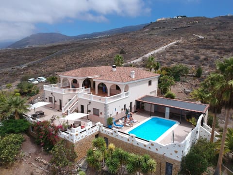 Balcony/Terrace, Mountain view, Pool view