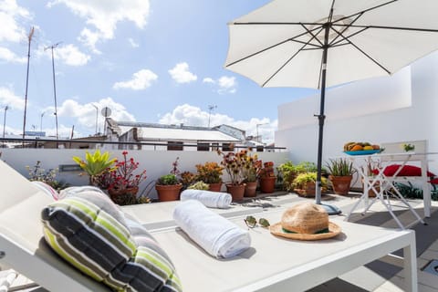 Balcony/Terrace, sunbed