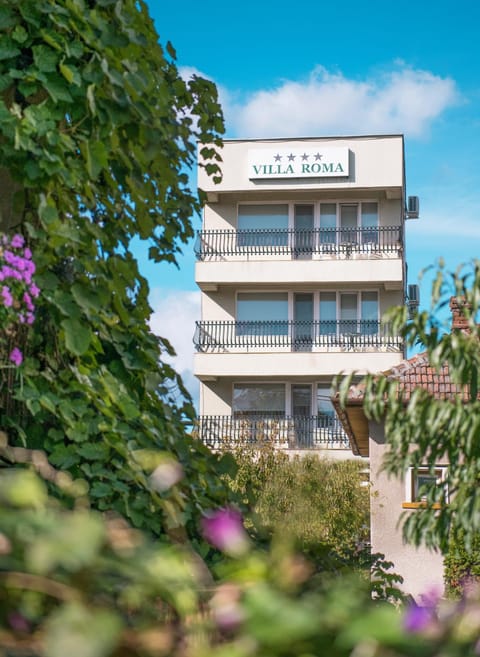 Property building, Spring, Neighbourhood, Summer, Balcony/Terrace, Street view