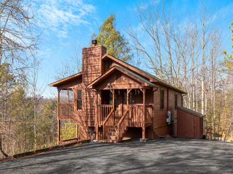 Property building, Facade/entrance, Natural landscape, Balcony/Terrace, Autumn, Parking, fireplace