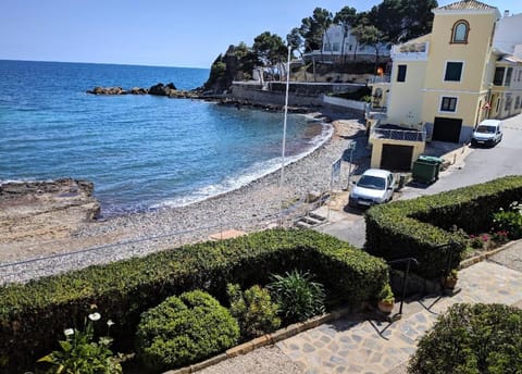 Nearby landmark, Neighbourhood, Beach