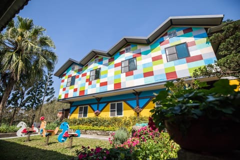 Property building, Day, Garden, Garden view