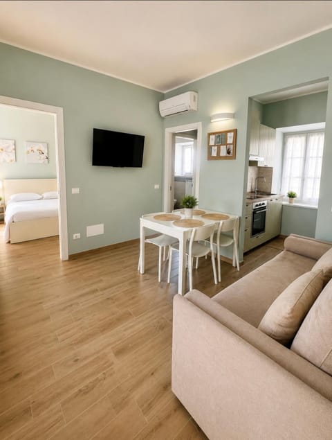 TV and multimedia, Kitchen or kitchenette, Living room, air conditioner