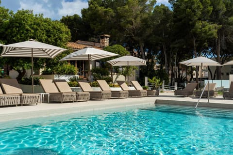 Solarium, Swimming pool, sunbed