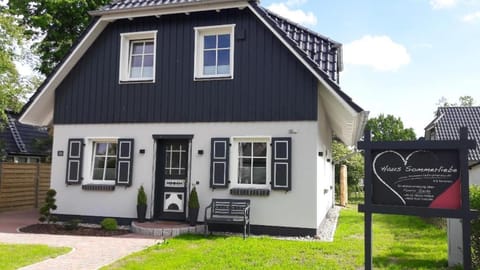 Haus Sommerliebe House in Prerow