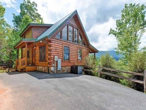 Property building, Natural landscape, Garden, Mountain view, Parking