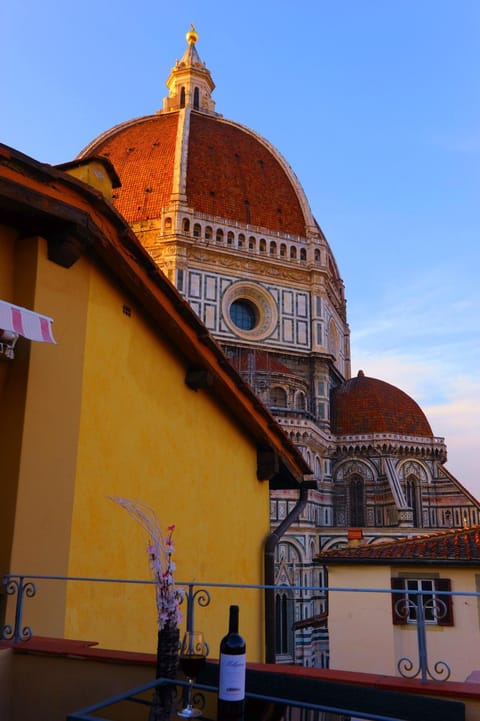Nearby landmark, Balcony/Terrace, Landmark view