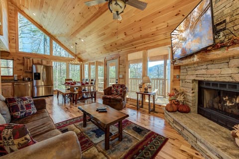 TV and multimedia, View (from property/room), Living room, Dining area, Mountain view, fireplace, furniture