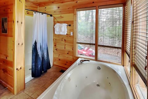 Shower, Hot Tub, Bathroom, Bath, towels