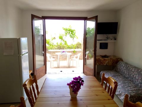 TV and multimedia, Kitchen or kitchenette, Living room, Dining area