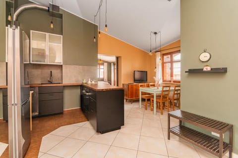 Kitchen or kitchenette, Dining area, dishwasher, oven, stove