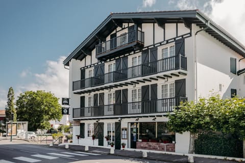 Property building, Facade/entrance