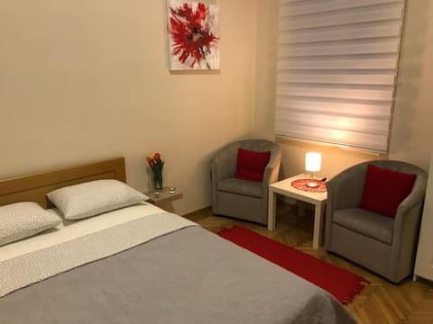 Bed, Seating area