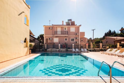 Pool view, Swimming pool, sunbed