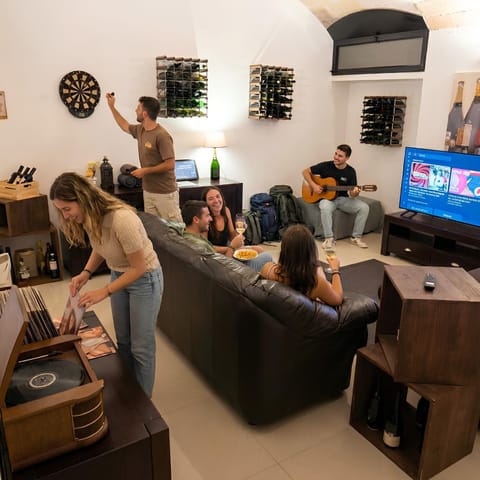 Game Room, Living room