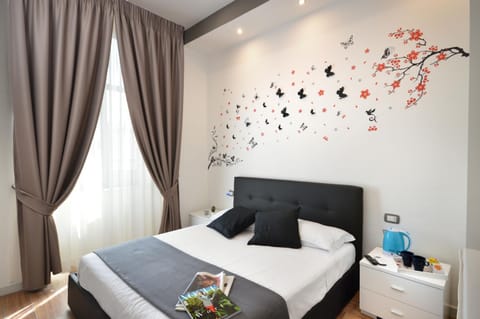 Photo of the whole room, Decorative detail